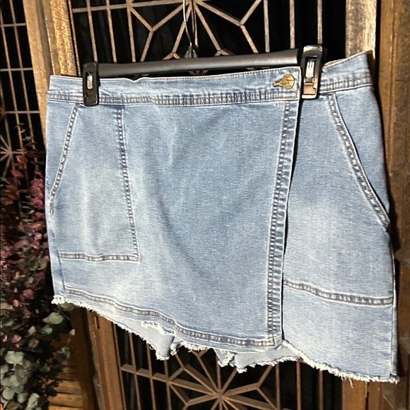 JESSICA SIMPSON FLAP SHORT SKIRT 16/33 - Picture 2 of 9